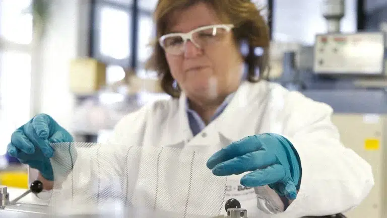 Interceptor® G2 from BASF is the first mosquito net based on non-pyrethroid chemistry with a WHO interim recommendation to beat insecticide-resistant mosquitoes. Karin Fischl checks net samples in the laboratory