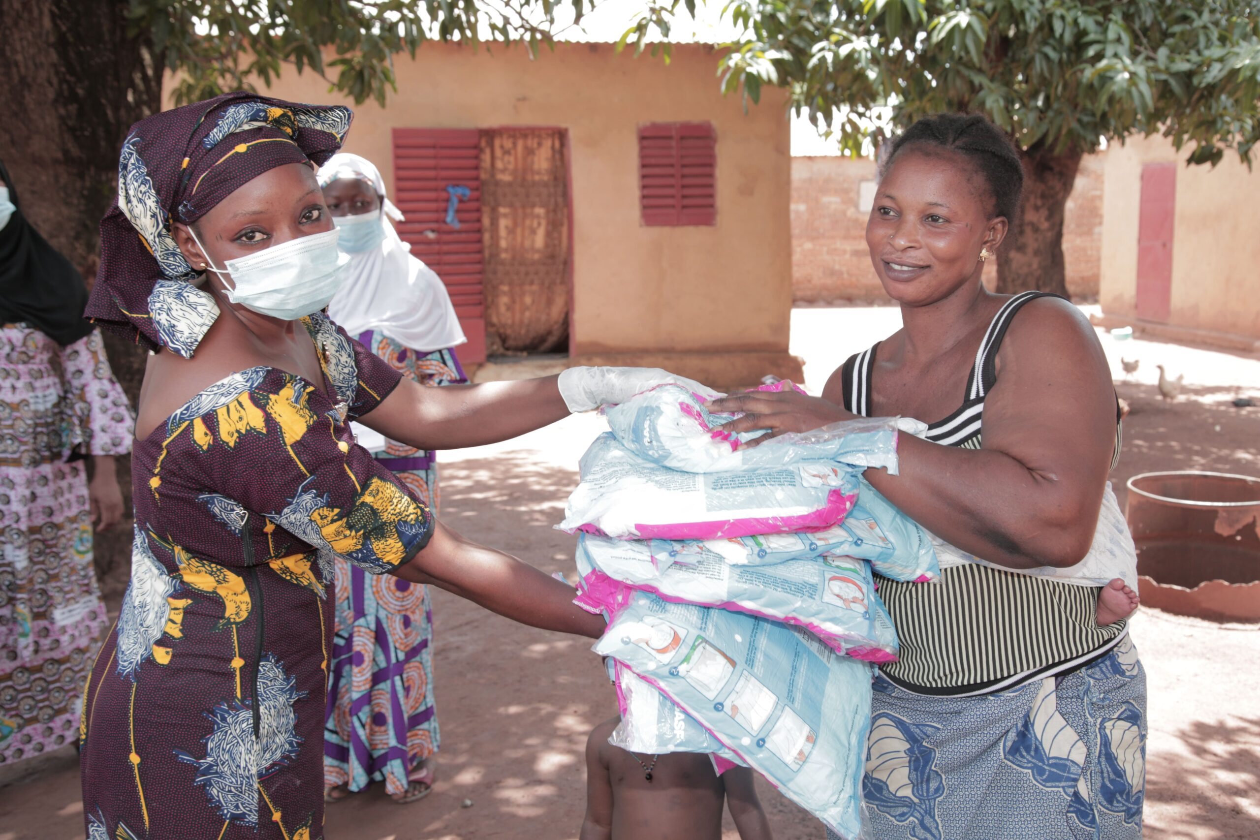 Next Generation Mosquito Net Found To Be Highly Effective In Second Key   N D YANFOLILA SITE DE DISTRIBION IG2 CSCOM CENTRAL PORTE A PORTE QUARTIER GUANANBOUGOU5 Scaled 